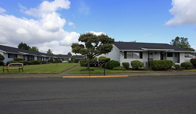 Eagle Estates East Condominium in Gresham, OR - Foto de edificio - Building Photo