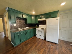 609 N Avenue D in Freeport, TX - Building Photo - Building Photo