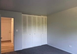 1500 Robin Cir, Unit 308 in Hoffman Estates, IL - Building Photo - Building Photo