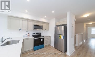 32 Wagon Ln in Barrie, ON - Building Photo - Building Photo