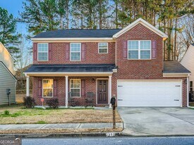 2352 Creel Rd in College Park, GA - Building Photo