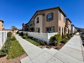 34495 Agave Dr in Winchester, CA - Building Photo
