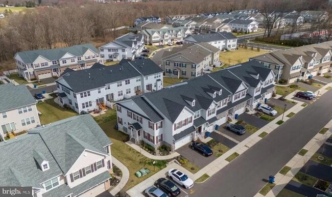 25 Larkspur Ln in Monroe Township, NJ - Building Photo - Building Photo