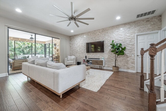 10238 Blossom Trail in Seminole, FL - Building Photo - Building Photo