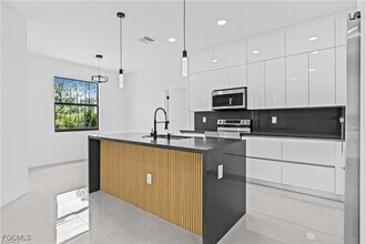 620 Raintree St E in Lehigh Acres, FL - Building Photo - Building Photo