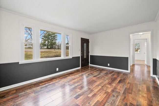 property at 2033 Laura Dr