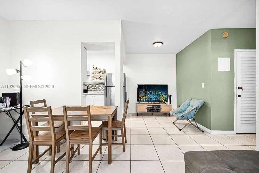 7625 Harding Ave, Unit 1 in Miami Beach, FL - Building Photo