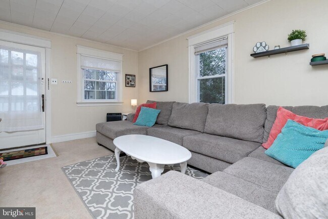 10 E Linden Ave, Unit A in Collingswood, NJ - Foto de edificio - Building Photo