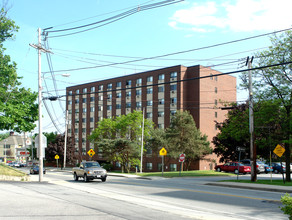 Monsignor Deangelis Manor II in West Warwick, RI - Foto de edificio - Building Photo