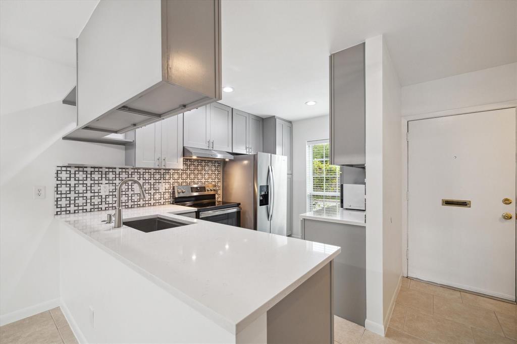 7821 Rue St Cyr St in Houston, TX - Building Photo