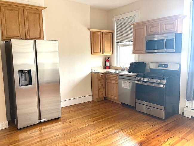 132 Griffith St in Jersey City, NJ - Building Photo - Building Photo