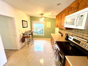 10595 104th Ave in Largo, FL - Building Photo - Building Photo