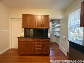 93 Hillside Rd, Unit 2 in Watertown, MA - Building Photo - Building Photo