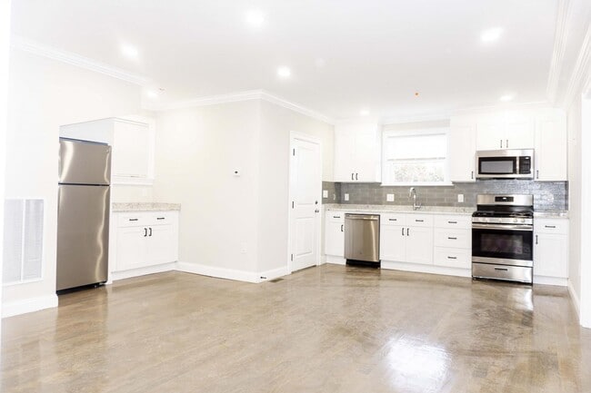 33 Merriam St, Unit 3