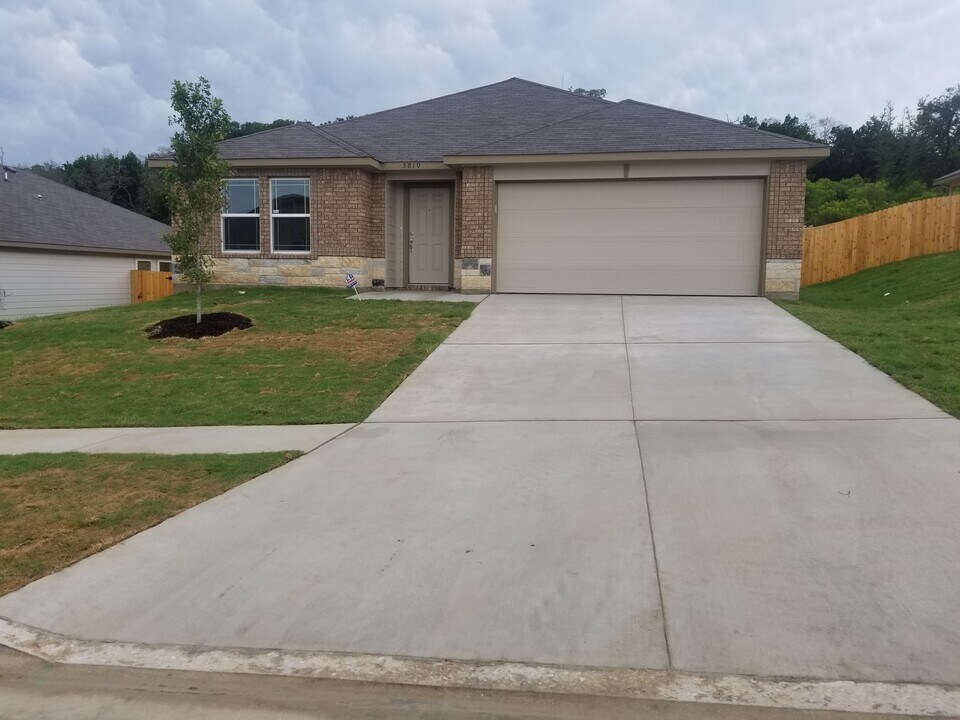 3810 Flat Rock Mountain Dr in Killeen, TX - Building Photo