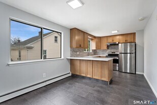 1103 Shippan Ave in Stamford, CT - Building Photo