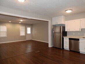 9813 East Ave in Louisville, KY - Building Photo - Building Photo