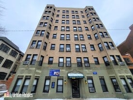 556 W Arlington Pl, Unit A07C in Chicago, IL - Building Photo