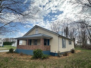 3067 Greensburg Rd in Buffalo, KY - Building Photo - Building Photo
