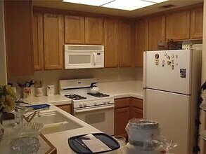 130 S Barranca Ave, Unit 314 in West Covina, CA - Building Photo - Building Photo