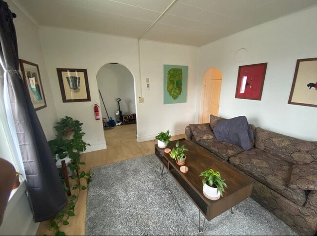 135 Manhattan Dr, Unit 1 bedroom in Burlington in Burlington, VT - Building Photo - Building Photo