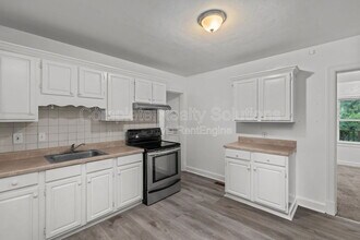 147 Chambers Rd in St. Louis, MO - Building Photo - Building Photo