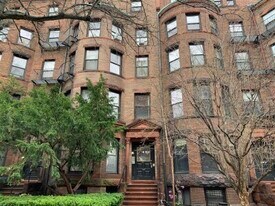 33 Bay State Rd, Unit 4R in Boston, MA - Building Photo