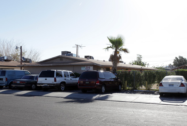 2508-2514 Mccarran St in North Las Vegas, NV - Building Photo - Building Photo