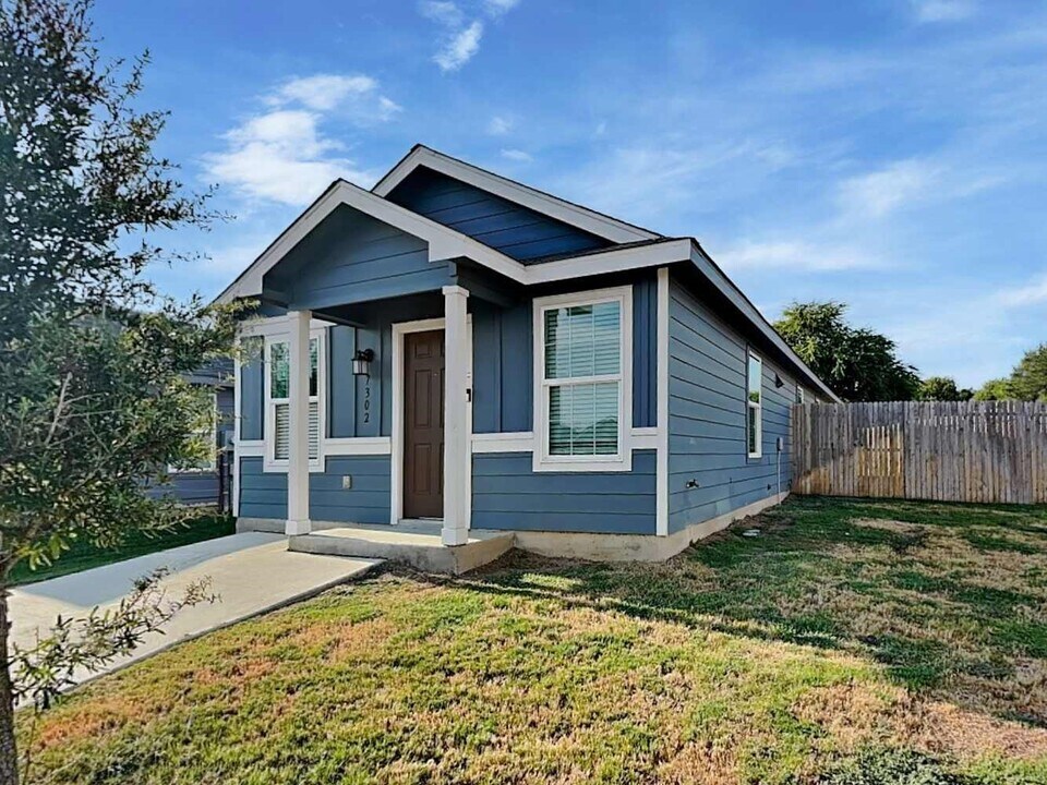 7302 Alcazar Gate in San Antonio, TX - Building Photo