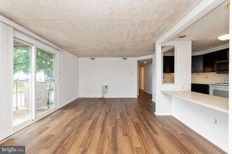 4400 Groombridge Way, Unit G in Alexandria, VA - Building Photo - Building Photo