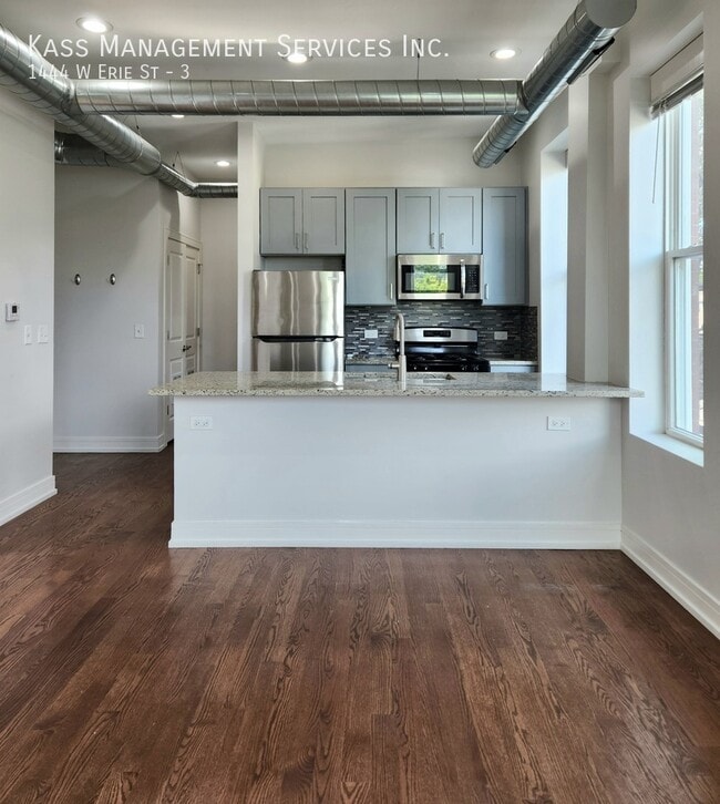 property at 1444 W Erie St