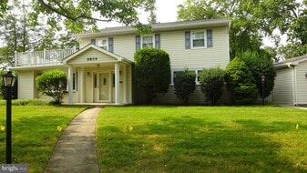 9804 Broad St in Bethesda, MD - Building Photo