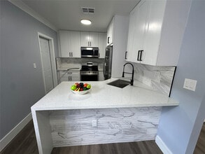 814 SW 12th Pl in Fort Lauderdale, FL - Foto de edificio - Building Photo