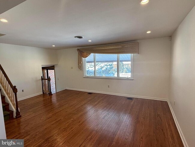 property at 240 Sweetbriar Cir