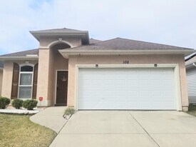 108 Gardenia St in Panama City Beach, FL - Building Photo