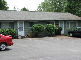 300 Lincoln St in Fairview, OR - Foto de edificio - Building Photo