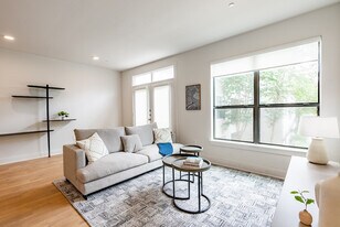 2137 Pelham Dr, Unit FL2-ID1028908P in Houston, TX - Building Photo