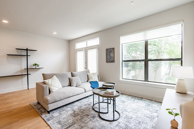 2137 Pelham Dr in Houston, TX - Building Photo - Building Photo