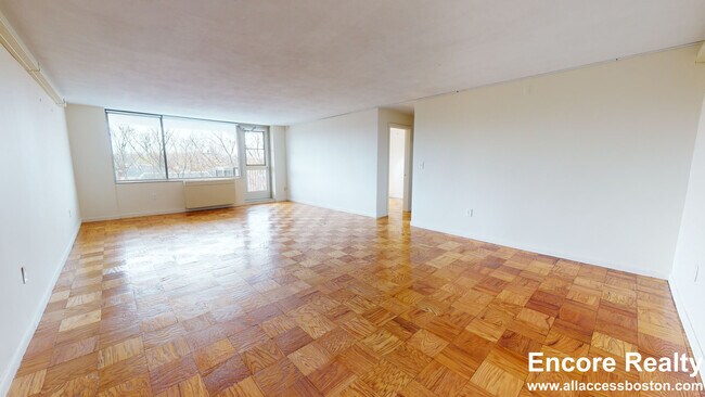 82 Monmouth St, Unit 2 in Brookline, MA - Building Photo - Building Photo