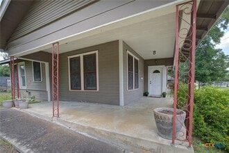 262 Clemens Ave in New Braunfels, TX - Building Photo - Building Photo