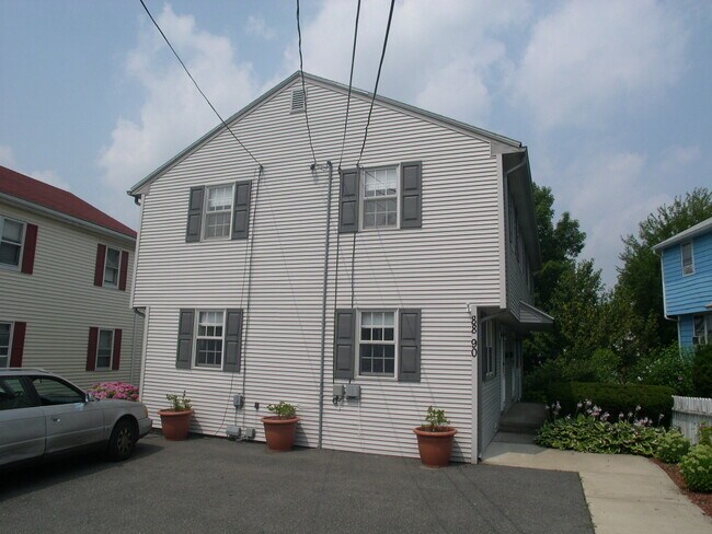 88 North St, Unit 1 in Medford, MA - Foto de edificio - Building Photo