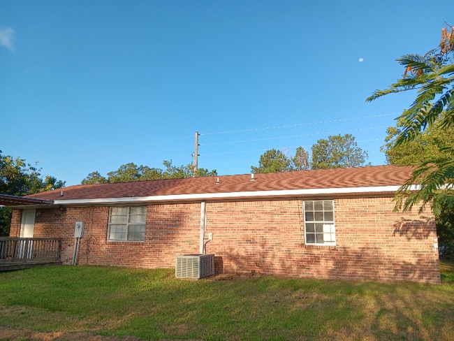 252 Sanders Rd in Kinsey, AL - Foto de edificio - Building Photo