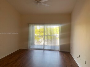 655 SW 111th Way, Unit 305 in Pembroke Pines, FL - Building Photo - Building Photo