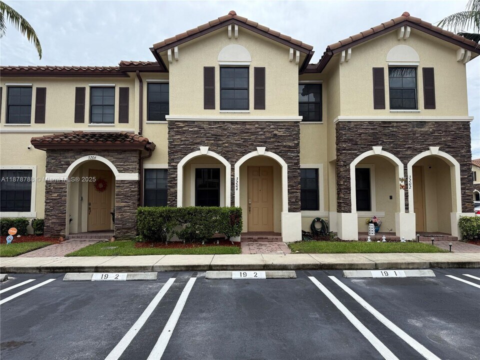 3204 SE 5th Ct in Homestead, FL - Building Photo