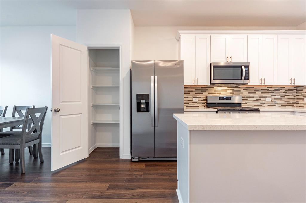 10214 Clearwick St in Houston, TX - Building Photo