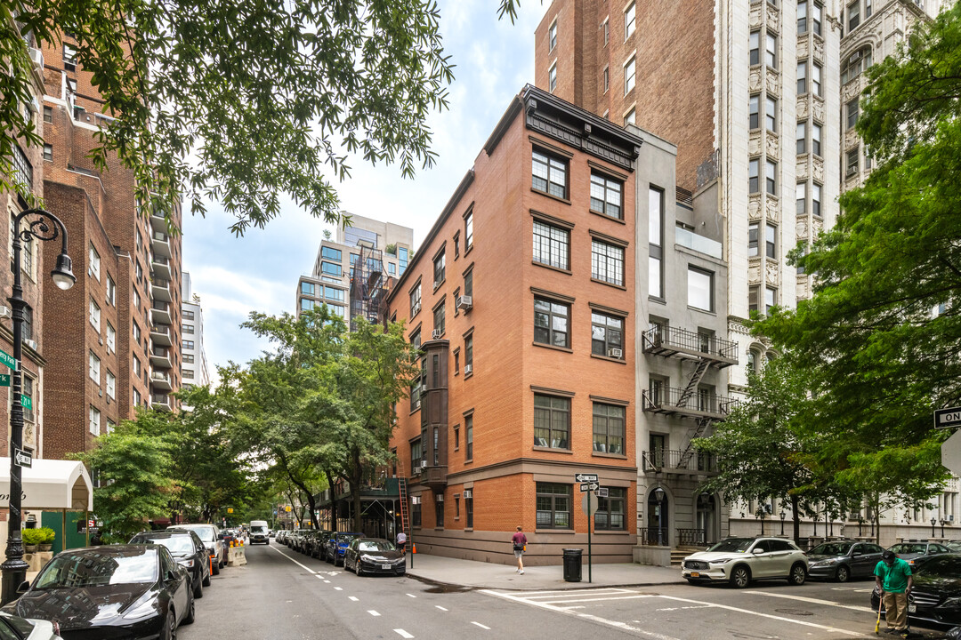 38 Gramercy Park N in New York, NY - Building Photo