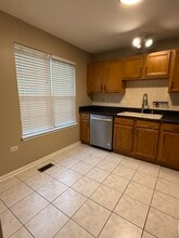 2607 Sheehan Ct, Unit 101 in Naperville, IL - Foto de edificio - Building Photo