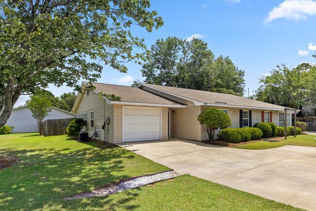 2107 Henderson Dr in Opelika, AL - Building Photo - Building Photo