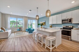 608 Waters Edge Ln in Port St. Lucie, FL - Building Photo - Building Photo