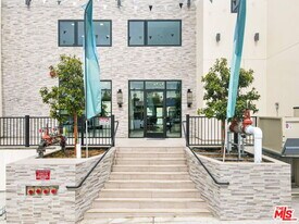 3977 Beverly Blvd in Los Angeles, CA - Building Photo